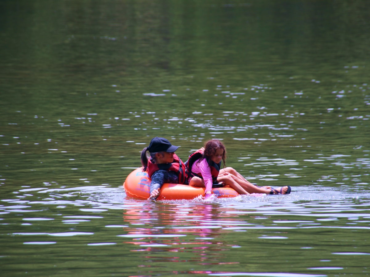 mom and daughter tubing on the shenandoah river