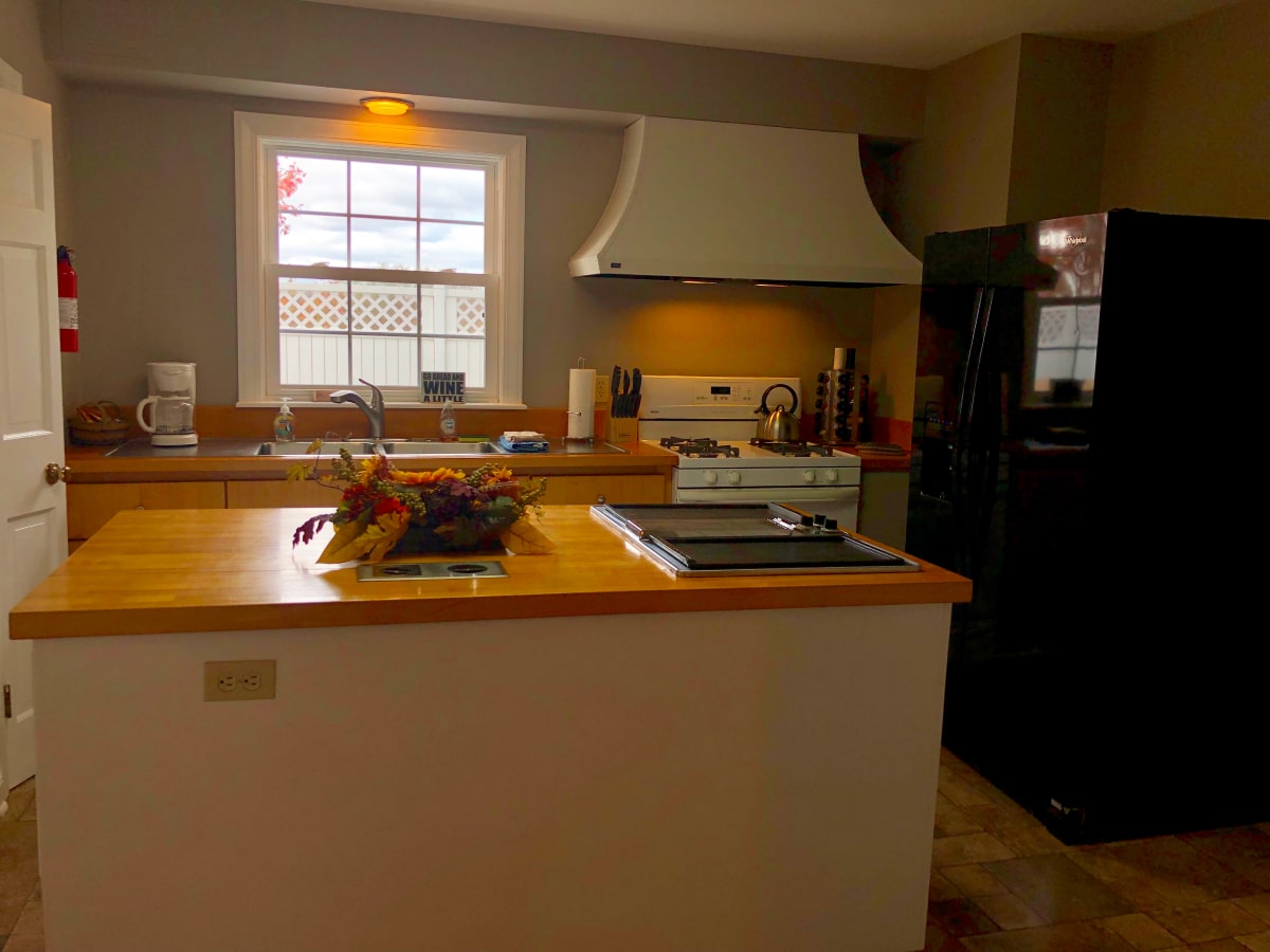 kitchen at a vacation rental property in harpers ferry west virginia