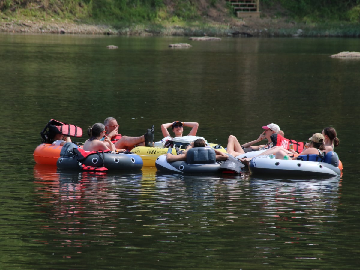 large group tubing on the shenandoah river