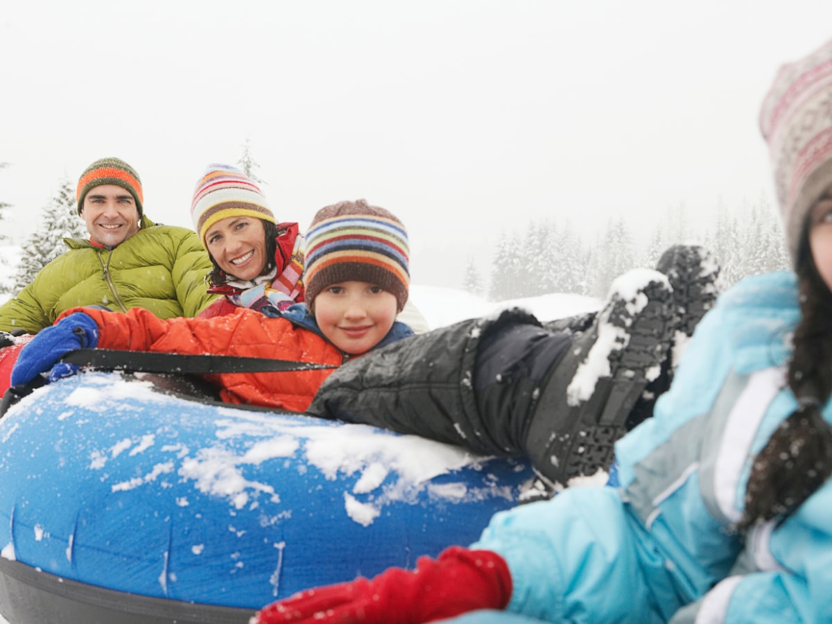 family of 4 snowtubing in harpers ferry
